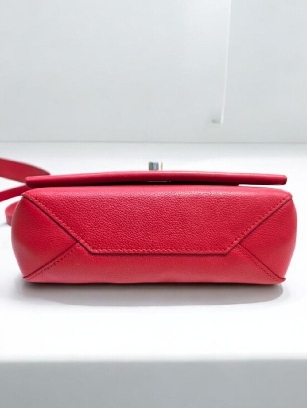 Louis Vuitton Lockme II BB Red Calfskin Leather Flap Crossbody Bag - Picture 9 of 16